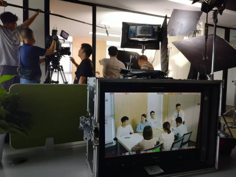 丰满区TVC拍摄公司：科技产品视觉化大师，诠释未来感与功能美学